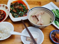 蒜苗回锅肉-易老妈蹄花.特色川菜(人民公园总店)