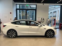 -TESLA 特斯拉(上海太古汇体验店)