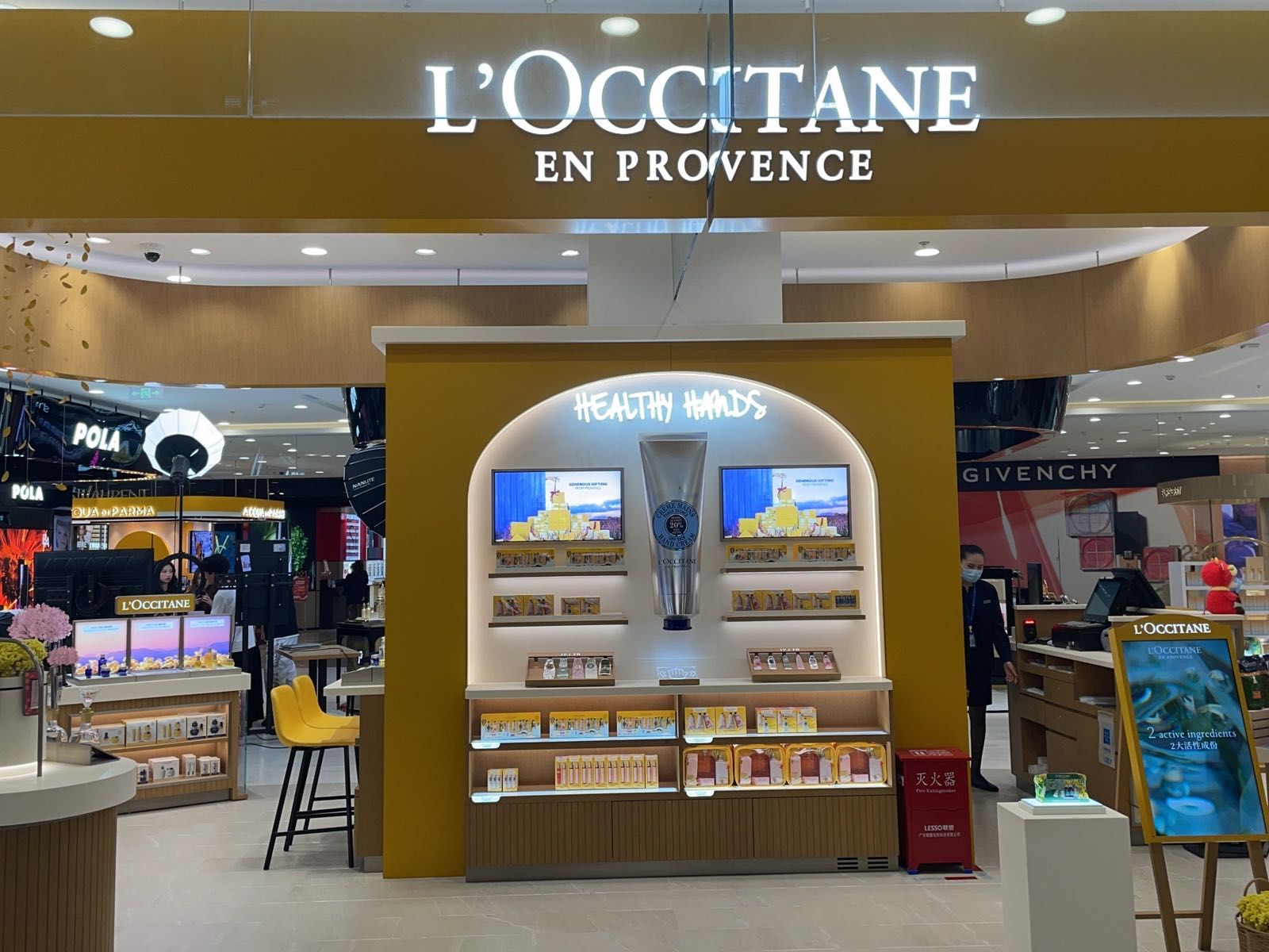 欧舒丹的护手霜几乎女生人手一支
滋润