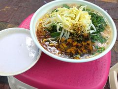 -啊墨江牛烂烀米线