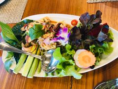 -Chom Cafe and Restaurant