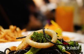 Garlic Spicy Seafood Squid Noodles