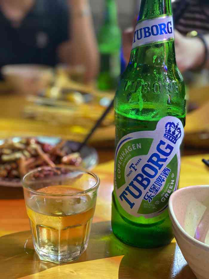 而且店里的冰粉蛋黄玉米这些也都很好吃喜欢喜欢喜欢喜烧烤夜啤酒图片