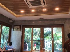 -Chom Cafe and Restaurant