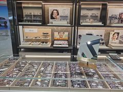 -博士眼镜集团石人工眼镜(虹口万泰店)