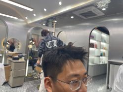 -Tloml salon