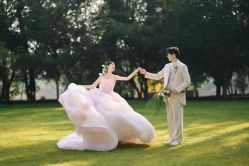 -喜爱高定婚纱摄影