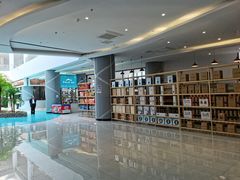 -临港服务区·停车场