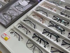 -英伦眼镜蔡司依视路折扣店(通州万达店)