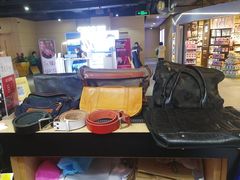 -爱革·奢品·鞋包·衣物·家居(博荟广场店)
