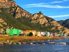 -百里峡七彩艺术小镇