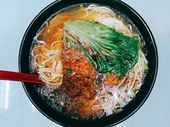红烧猪扒汤面-食惠里小笼包面馆(越秀店)