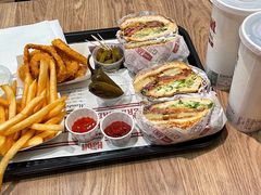 -The Habit Burger Grill 哈比特汉堡(世博店)