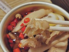 秘制凤爪-月半小炉焖烤