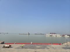 -巴陵广场
