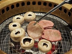 -山川小町·极番烧肉(新地假日广场店)