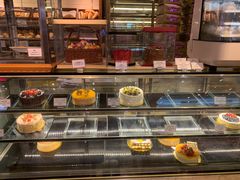 面包甜点陈列柜-老佛爷饼店