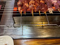 -哈尔滨小酒馆·鲜肉现穿自助烧烤(康新花园店)