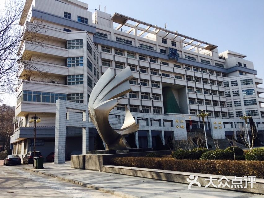 济南大学东校区东门