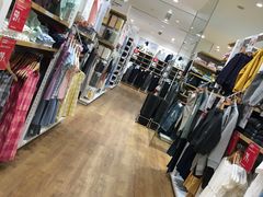 -优衣库(南宁安吉万达广场店)