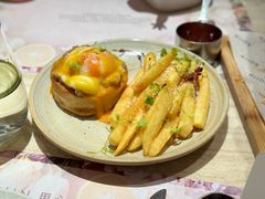 班尼迪克蛋配薯条-ROIIN用心(武汉首店)