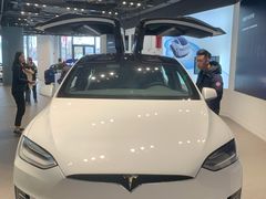 -TESLA 特斯拉(上海太古汇体验店)
