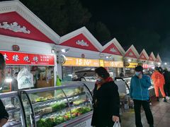 自助取餐区-布尔津河堤夜市