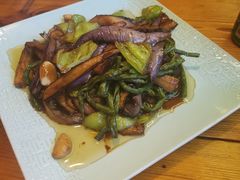 -闯关东东北农家菜(崂山石老人店)