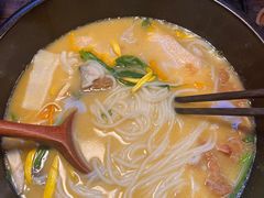 -银米·云南传统过桥米线(双廊黑金冠店)