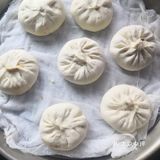 前腿肉250克,大葱切花,姜粒,盐,生抽,老抽