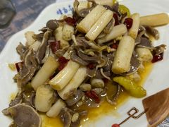 泡椒藕带炒鸡胗-大隐隐于市私房菜(保和小区店)
