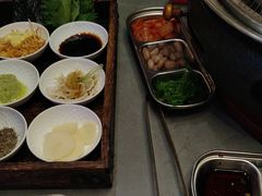 -围炉肉舍•炭烤活鳗•丹东海鲜烤肉(步行街店)