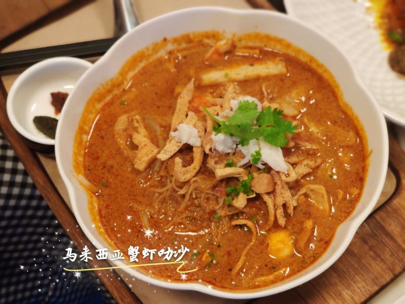 「鸡肉沙嗲」鸡肉口感蛮嫩的,酱汁味道很地道和在新加坡吃的一样