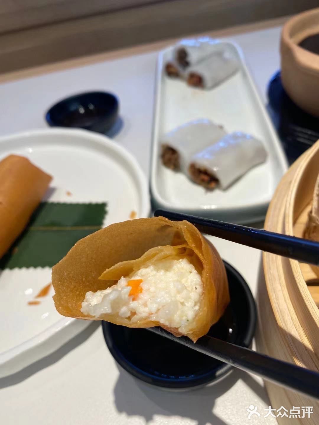 一口咬下去都是料，有一点咸咸的很大一个