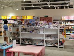 -嗨本可潮玩仓(大兴大悦春风里店)