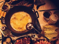 安格斯牛肉-鲜入围煮花胶鸡海鲜火锅
