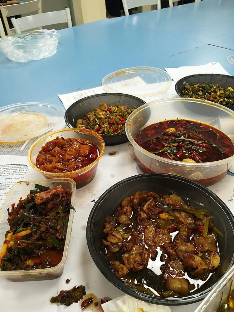 陈记家常菜-"同事打包回来的饭菜,可以说是很具有川菜的.