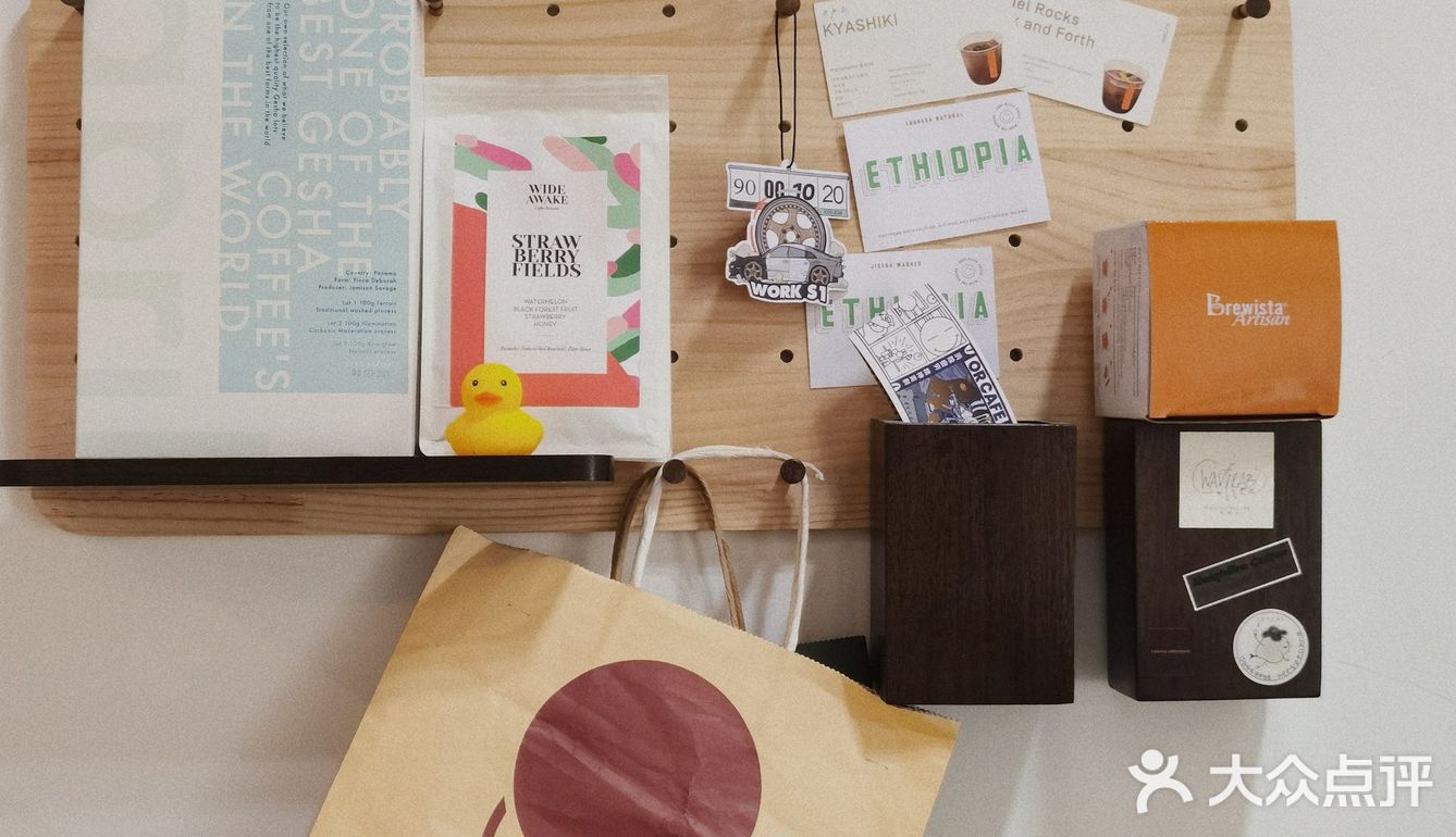 简约白墙风咖啡店🍂