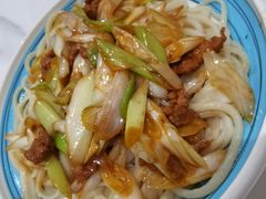 葱爆羊肉拌面-清真素福拉面丝路美食(六里桥东店)