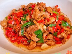 -阿瓦山寨·湘菜现炒·剁椒鱼头王(咸阳总店)