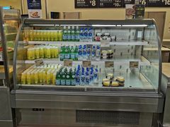 面包甜点陈列柜-山姆美式餐吧(鼓楼店)