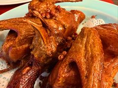 大红袍花椒脆皮乳鸽-香港祥正飯店·正宗灣仔50年海鲜老字号