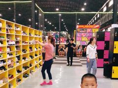 -嘿哟动霸CHUA·新潮玩运动娱乐中心·蹦床滑冰团建乐园