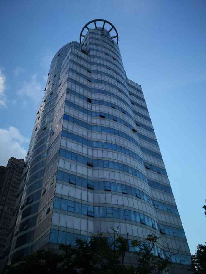 漳州电视台-"漳州广电电视台位于胜利路与九龙大道交汇处.