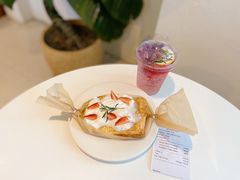 草莓奶油吐司-Cheevit Cheeva(Sirimangkalajarn)