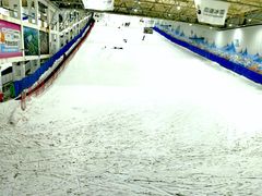 -乔波室内滑雪场