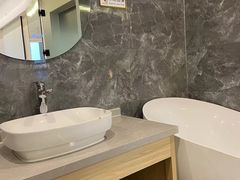 -欧辰国际酒店(重庆欢乐谷轻轨站店)