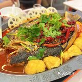 大口吃烤鱼！！快乐拉满！！