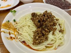 素椒杂酱面-胡成记口蘑龙眼包子(盐道街店)