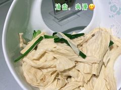 葱油拌腐皮-八道本地特色菜馆(大鹏古城店)